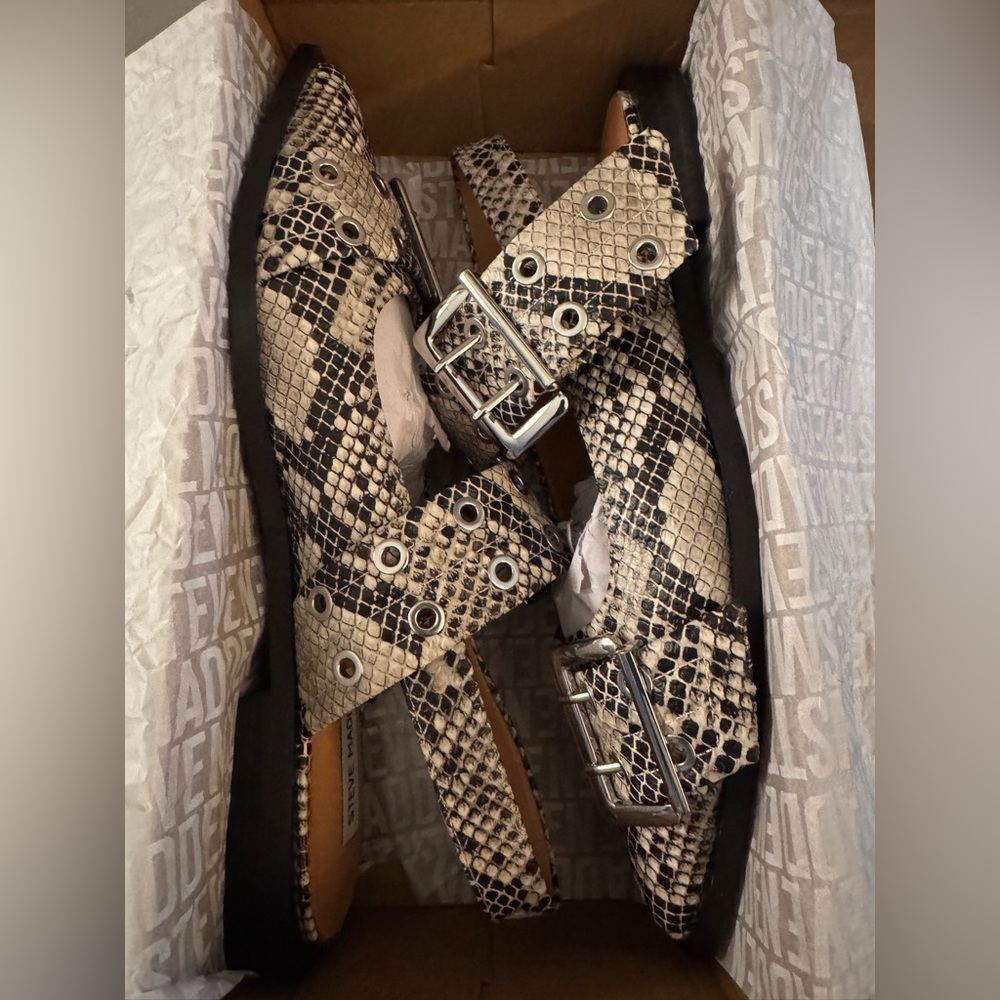 Steve Madden Graya Flat